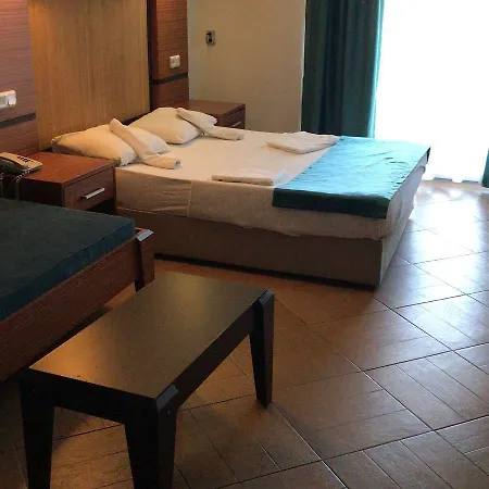 Hotel Amore 马尔马里斯