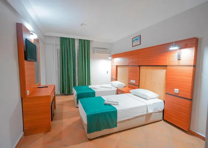 Hotel Amore 马尔马里斯