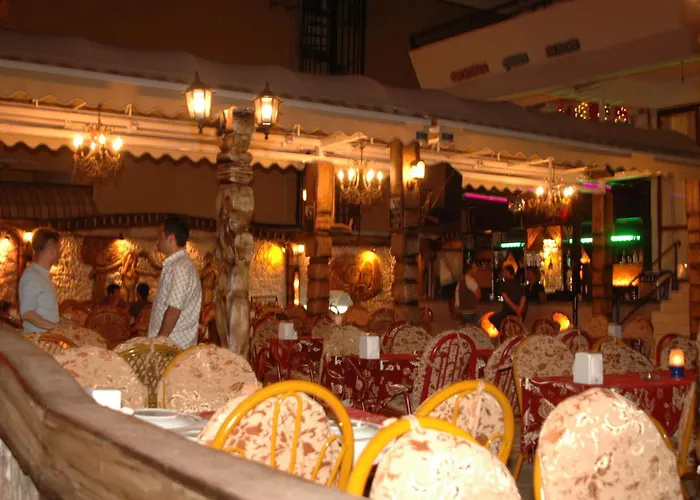 酒店 Hotel Amore 马尔马里斯