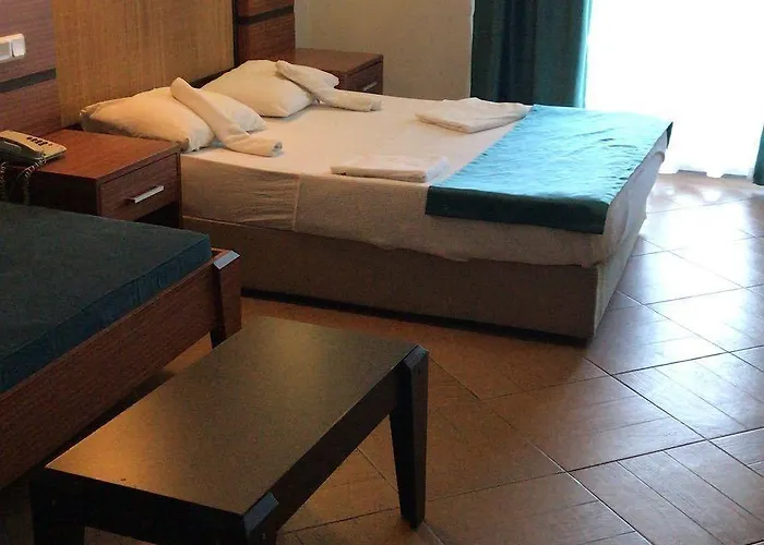 Hotel Amore 马尔马里斯